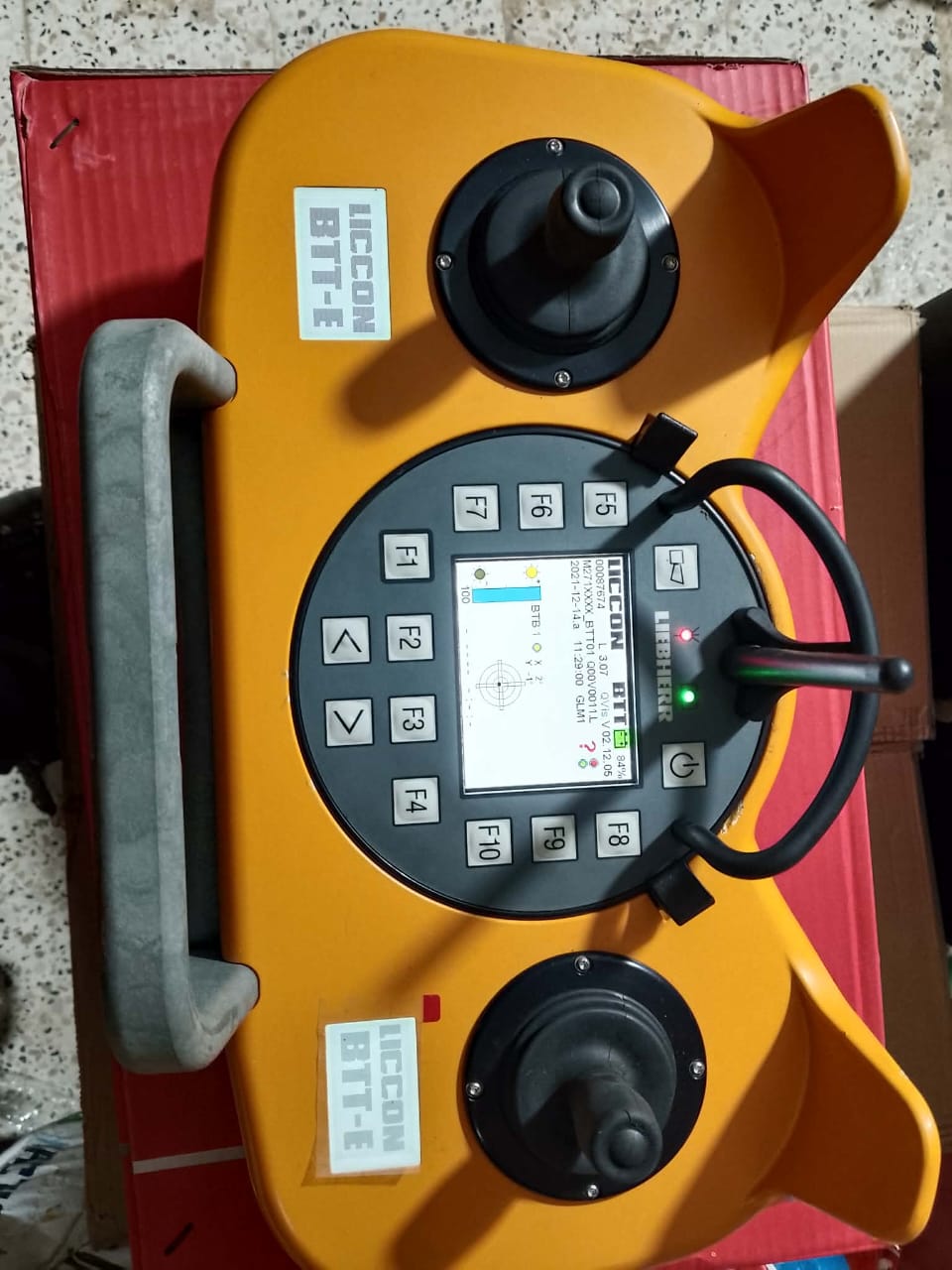 liebherr-liccon-2-funkfernsteuerung-reparatur-von-kran-funkpult-und bluetooth-terminal.jpg